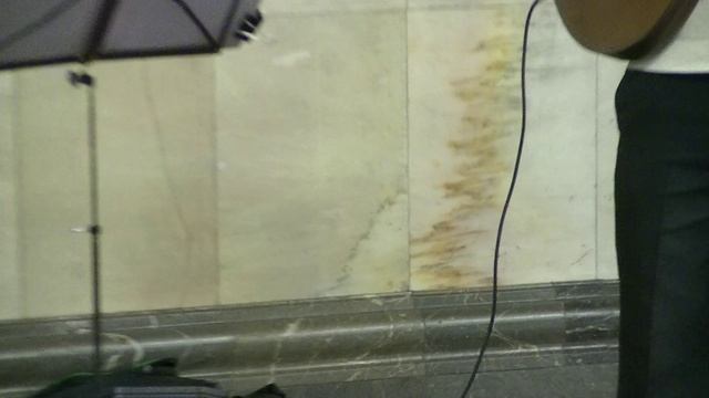 Музыка в метро. Скрипка и гитара. Метро Курская 25.11.2023 смотреть онлайн