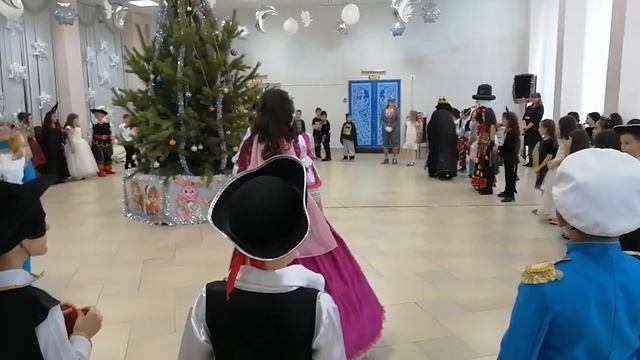 Новогодняя елка 2 в класс смотреть онлайн