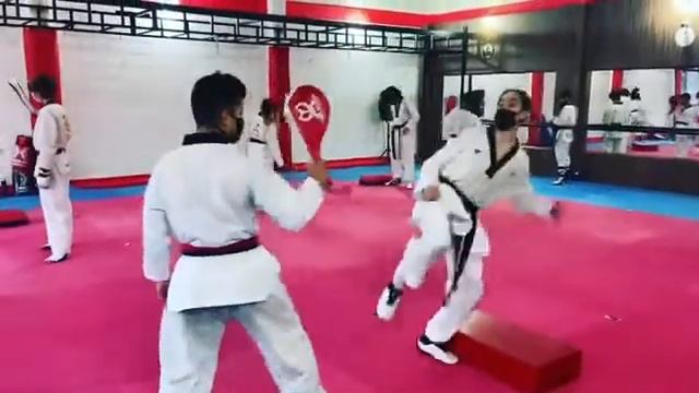 #taekwondo #tkd                                          ?EJERCICIOS CON DESNIVEL?