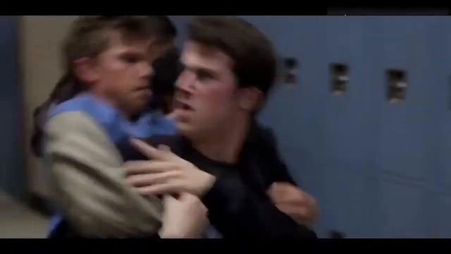 13 причин почему (жестокий бой в школе)! смотреть онлайн