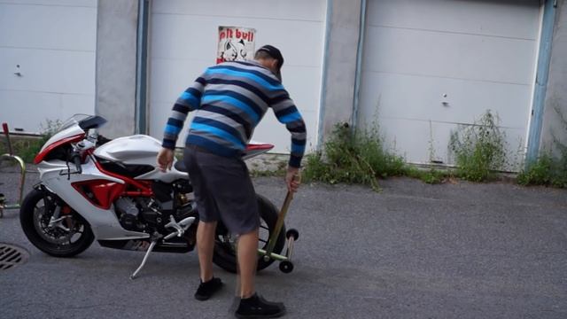 MV Agusta F3 800 Pit Bull stands смотреть онлайн