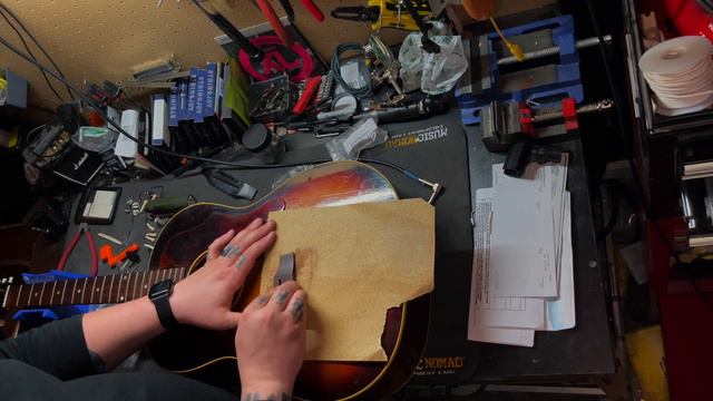 Repair Vlog #1 // 1965 Gibson LG1 Bridge replacement and refret смотреть онлайн