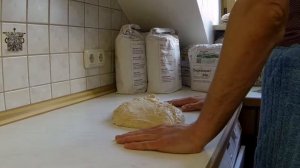 Вымесить тесто руками без тестомешалки