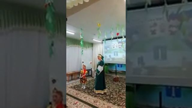 Песня "Земляничка ягодка" в исполнении семьи Мосягиных. (группа №12 "Красная шапочка") смотреть онлайн