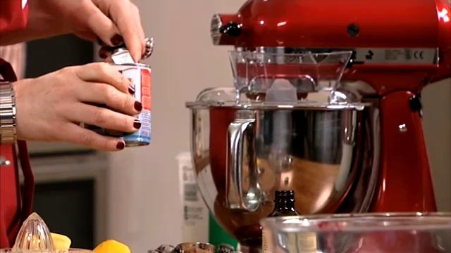 Kirstie Allsopp's Super Smooth Berry Ripple Ice Cream смотреть онлайн