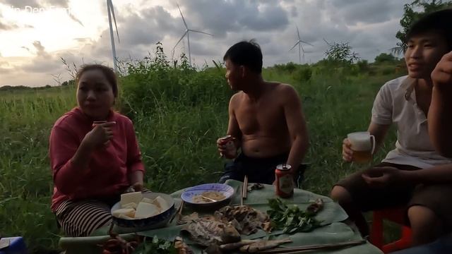 Chuyến đi đập Thạnh Phú. CÁ NÂU, CÁ ĐỐI NƯỚNG MỌI lai rai với anh chủ đập - Bin Đen & Family # 122 смотреть онлайн