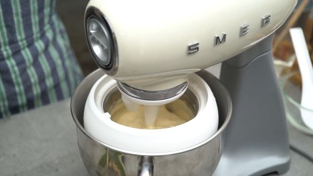 Making Taho Ice Cream! ? With the Smeg Stand Mixer смотреть онлайн