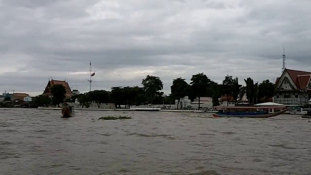На лодке по Чао-Прайя (Chao Phraya River) в Бангкоке смотреть онлайн