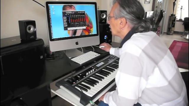 Korg X50 bespeeld door Kam Obsen смотреть онлайн
