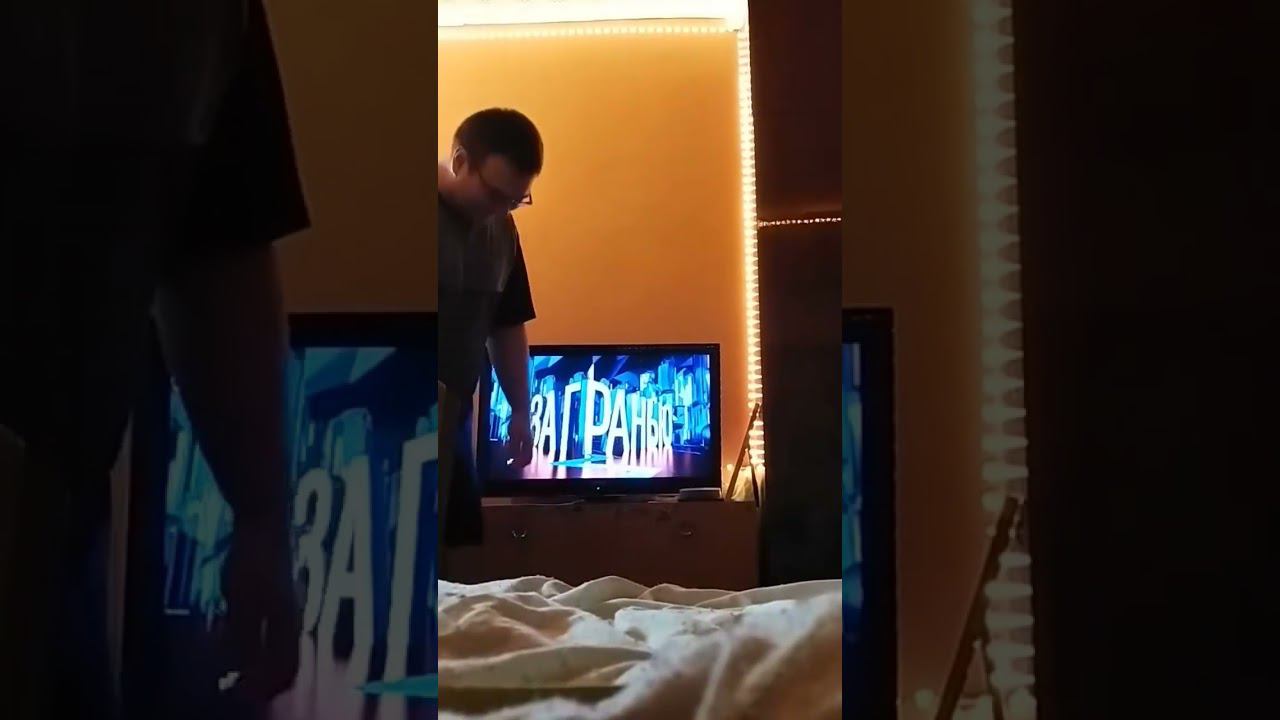 Кто тут наслюнил... #всегопонемногу #ржака #приколы #приколдес #смех #смешно смотреть онлайн