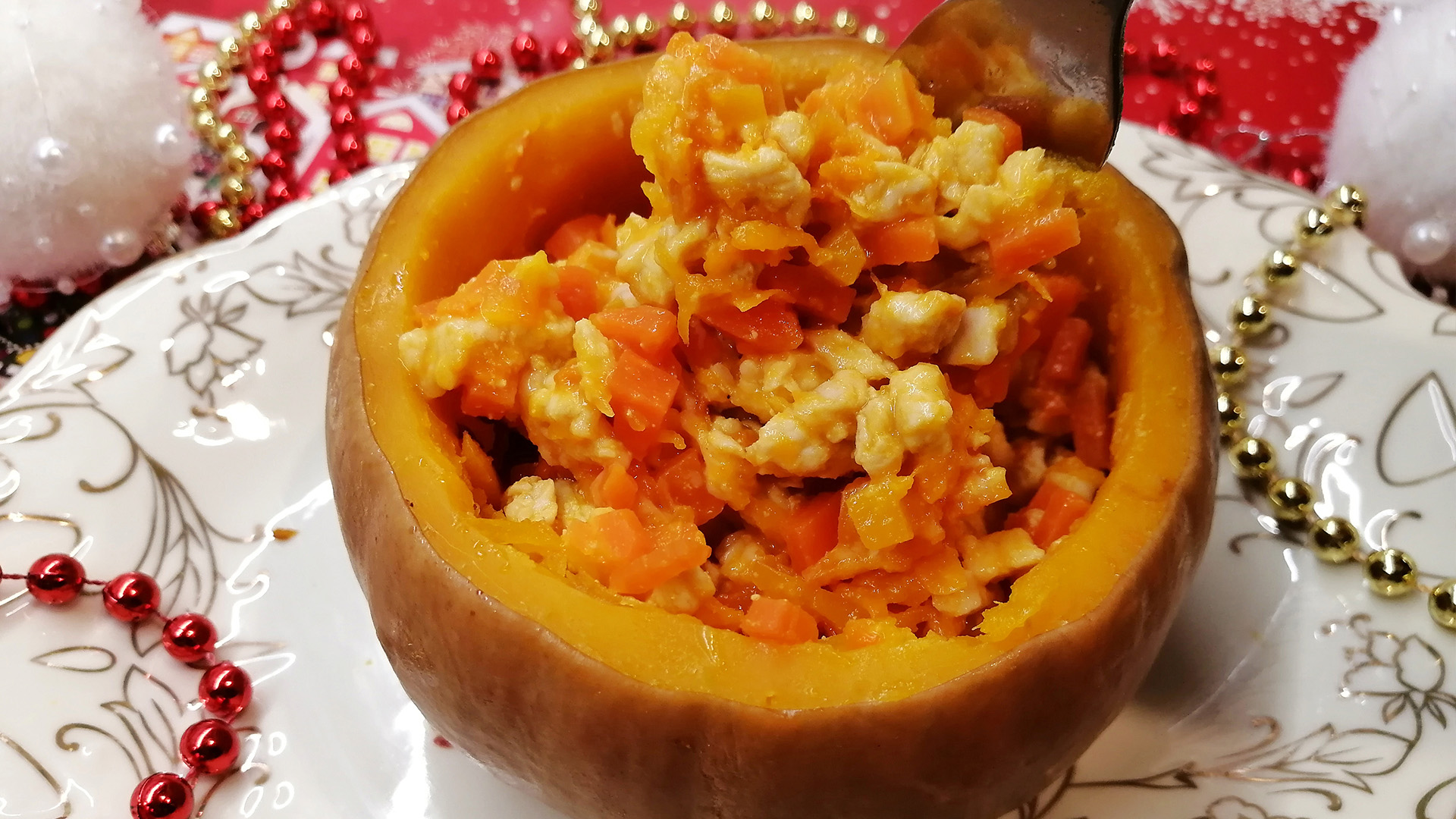 ЗАПЕЧЕННАЯ ТЫКВА, фаршированная курицей и курагой смотреть онлайн