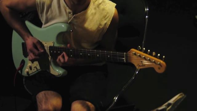 A Fender American Vintage 1962 Reissue Stratocaster in Surf Green - Jazz Guitar смотреть онлайн