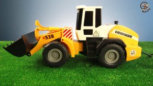 Открываем игрушки машинки. Погрузчик с пультом управления. МанкиИгрушки