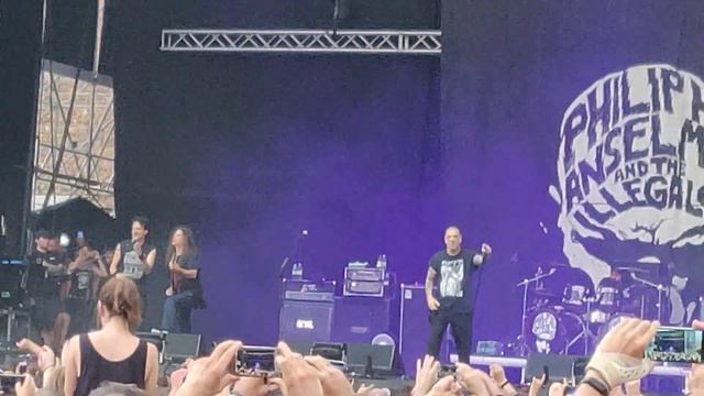 Joe Duplantier (Gojira) sings Walk with Phil Anselmo and The Illegals смотреть онлайн