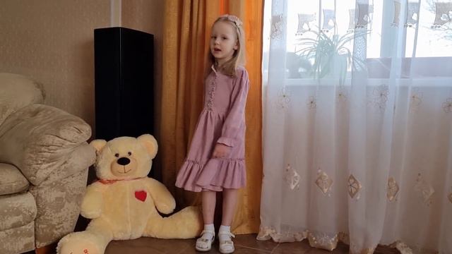Агата,поет песню