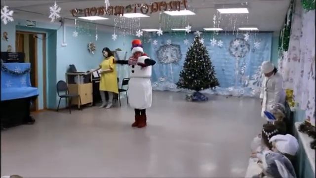 Снеговик в гостях у ребят утренник на Новый год смотреть онлайн