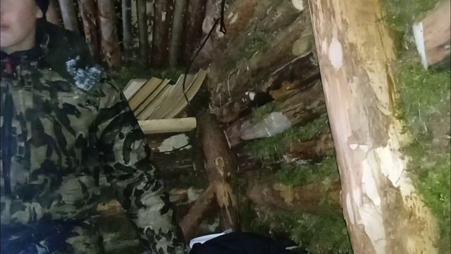 РАБОТЫ ВНУТРИ ЗЕМЛЯНКИ | ОБШИВКА СТЕН | ПОБЕЛИЛ ПЕЧЬ | СЛОМАЛ ЛОПАТУ смотреть онлайн