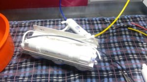 Обратный осмос. Постоянно течет вода в дренаж.