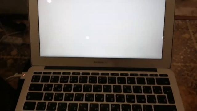 Помогите! Macbook air 2012 a1465 белый экран. смотреть онлайн