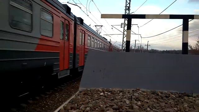 "Котопес"!!! Электропоезд ЭД2Т-0003/ЭД4М-0357 рейсом Москва Ярославская-Александров 1 смотреть онлайн
