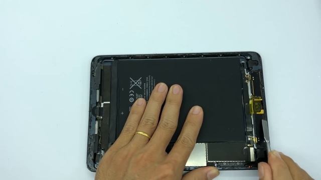 Founded Abandoned Destroyed iPad mini, Restoration video смотреть онлайн