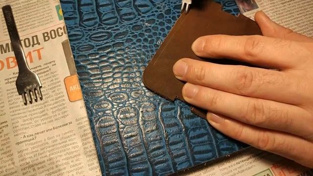 Ключница из натуральной кожи Key holder made of genuine leather смотреть онлайн