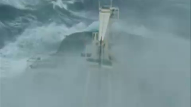 Судно в большой шторм. Ship in big storm. смотреть онлайн