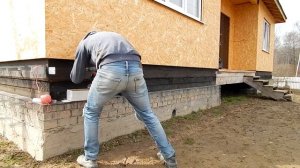 Отделка цоколя в СИП доме. Этап, металлический каркас.