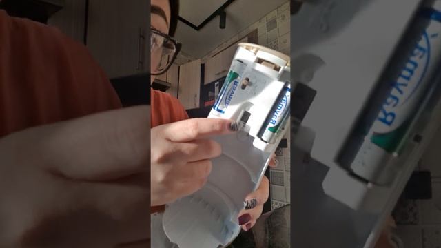 Распаковка автоматического освежителя воздуха со сменным баллоном Glade. смотреть онлайн