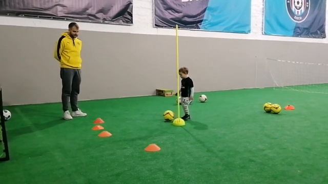 Футбол для детей ⚽ Марк на тренировке по футболу смотреть онлайн