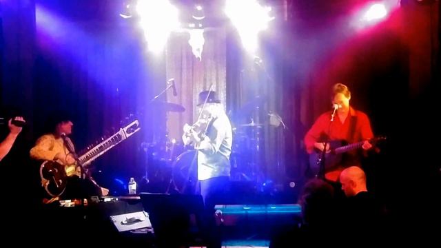 Sultans of String - Enter The Gate смотреть онлайн