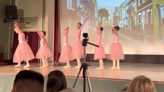 Зимний бал . Балет . Дети .2 класс . Танец кукол. смотреть онлайн