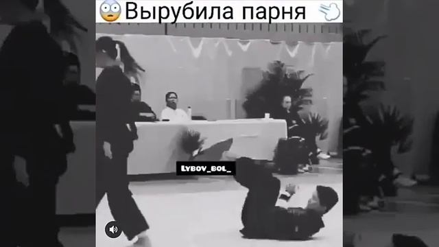 ДЕВУШКА УДЕЛАЛ ПОТСАНА смотреть онлайн