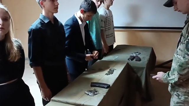 Быть командой не значит быть вместе. Это значит действовать как команда! смотреть онлайн