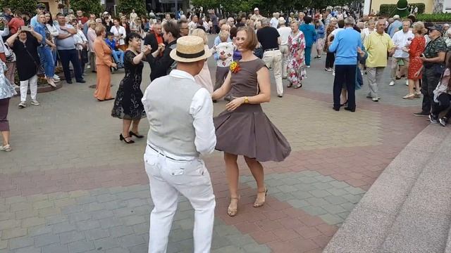 ВОСТОРГ И ВОСХИЩЕНИЕ Брестскими Танцами! смотреть онлайн