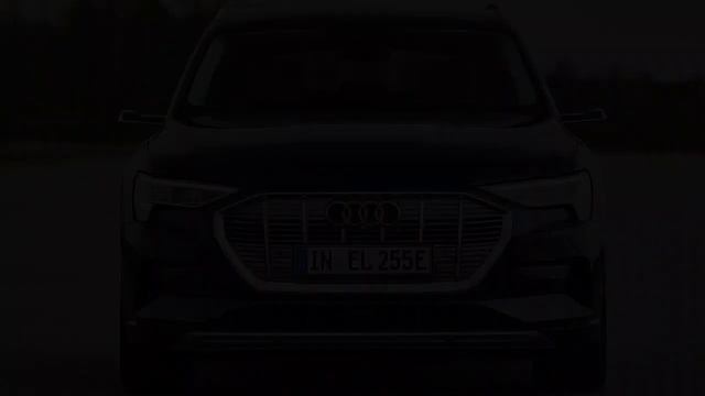2019 Audi e-tron vs 2019 Tesla Model X смотреть онлайн