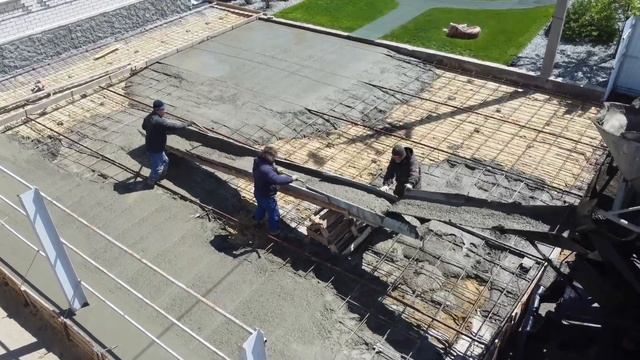 Заливаем площадку под беседку с водопадом смотреть онлайн
