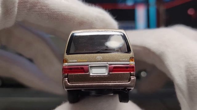 TOMYTEC LV-N216c | Toyota Hiace Wagon Super Custom Limited смотреть онлайн