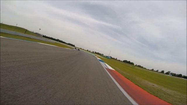 Highspeed trackday crash highsider TT Assen gsxr1000 k2 26/5/2014 long version смотреть онлайн