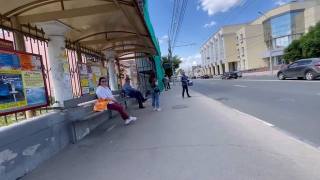 Ян едет на двухэтажном поезде в Рязань и обратно. Мы тронулись.