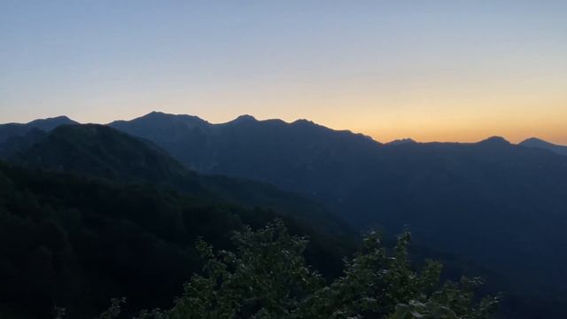 Поймал падающую звезду💫 Подъем в горы на джипе на Зеркальное озеро. Защита от дикого медведя. смотреть онлайн