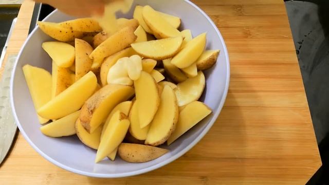 Вкусная запеченная курица в кефире с картофелем. Курица в духовке. смотреть онлайн