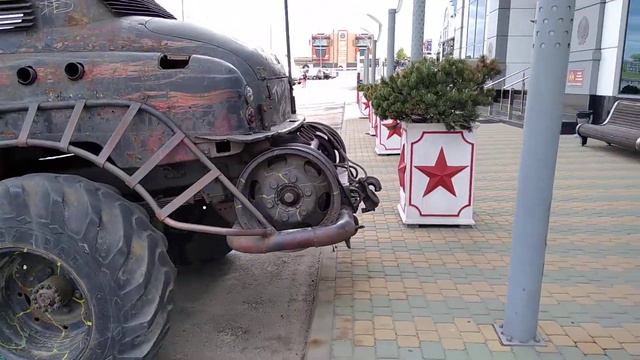 Авто для Безумного Макса смотреть онлайн