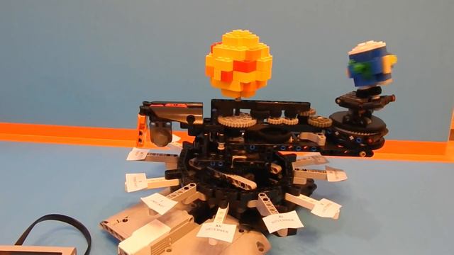 Earth, Moon & Sun LEGO EV3 Planet Orrery смотреть онлайн