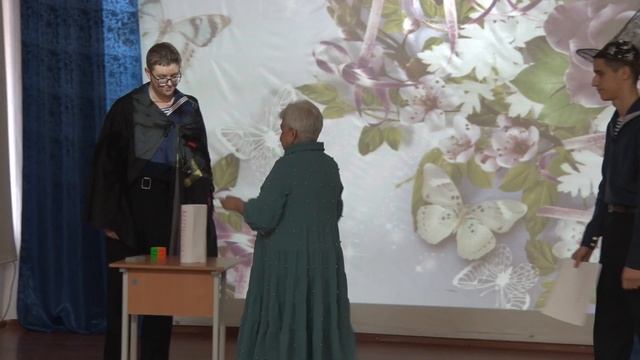 Праздничный концерт для любимых учительниц провели в кадетской школе Красноармейска смотреть онлайн