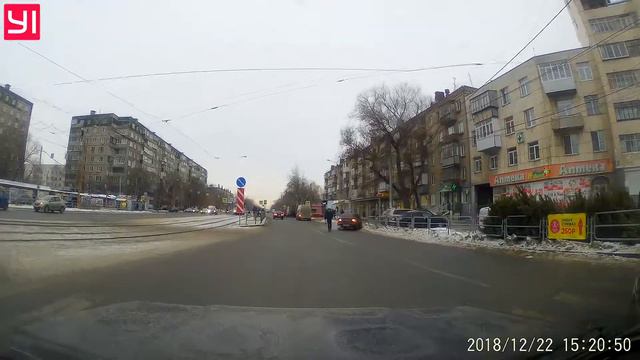 Как таких земля носит? смотреть онлайн