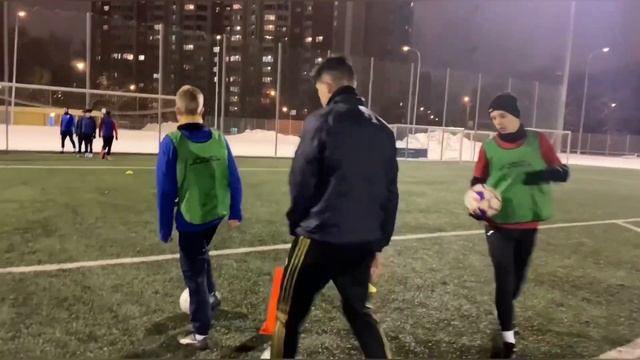 Футбольная тренировка Фк"Мастер" Герой дня.В тренировке используются венгерки,квадрат,удары. смотреть онлайн