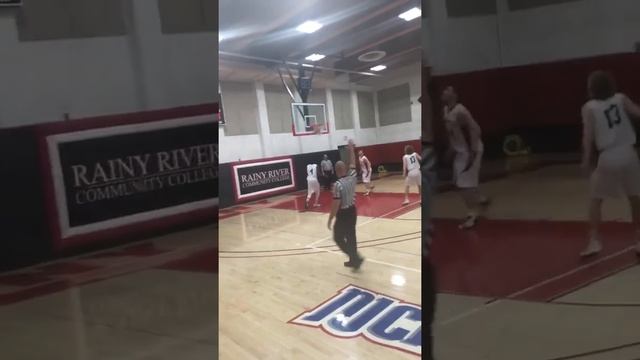 Ira Johnson Jr. 6’0 Guard clutch free throw to close out game! смотреть онлайн