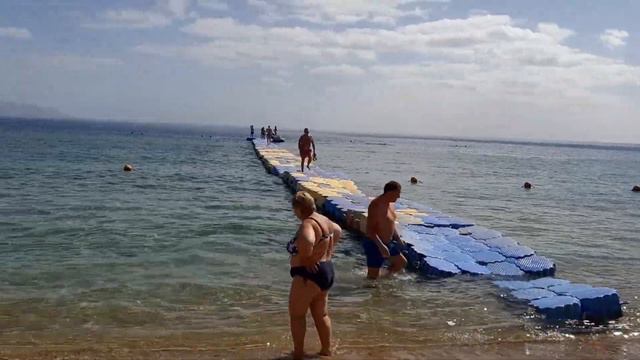 Пляж в отеле Queen Sharm Resort  - Квин Шарм обзор пляжа в Египте