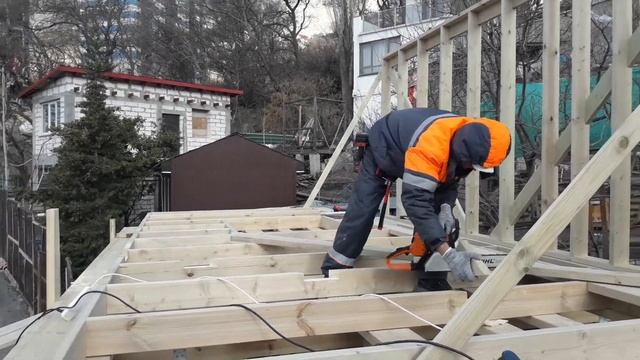 Чистка запила укосины в стойках каркасной стены бензопилой смотреть онлайн